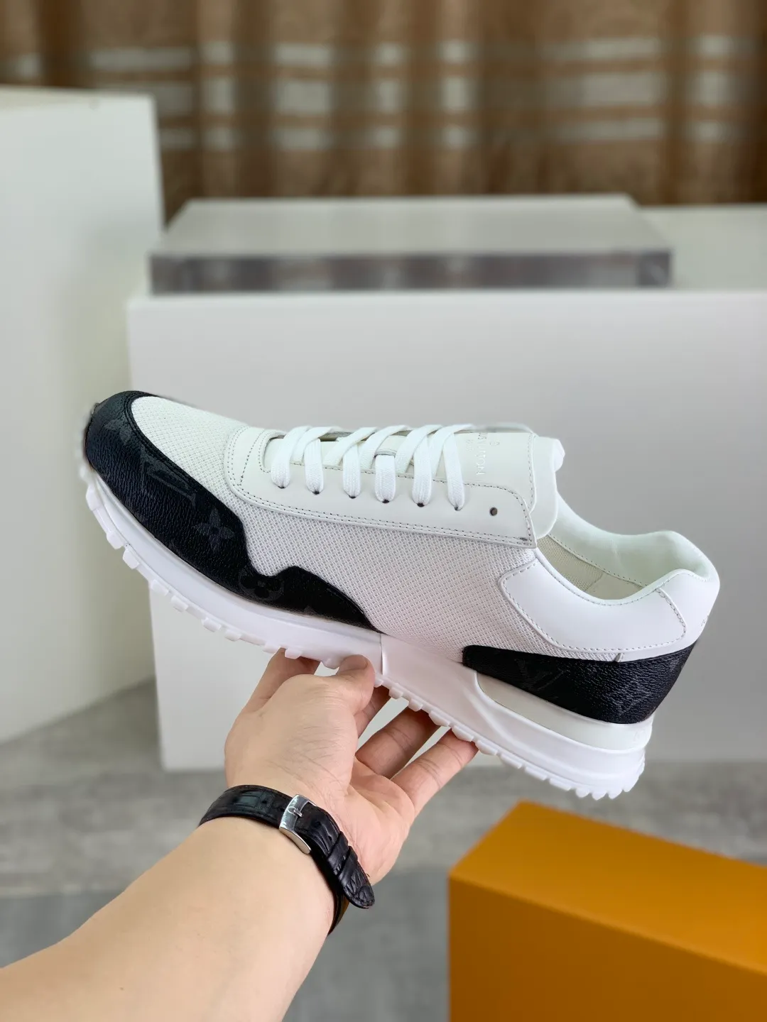 Men's men's shoes 💰P680 new style 💶[LOUIS VUITTON] (original order) new style 🍀LV Louis Vuitton * - top version of LV classic trendy shoes! Made of imported original cowhide and water-dyed cowhide lining. The latest original wear-resistant rubber combination outsole! High quality products! Multiple colors available, code number: 38-44 (45 46 customized)